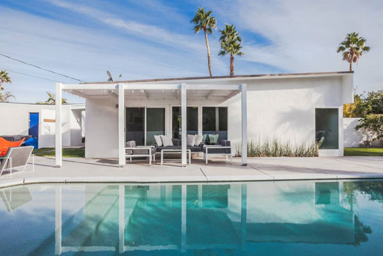 Airbnb find: 1950s midcentury modern Alexander property in Palm Springs ...