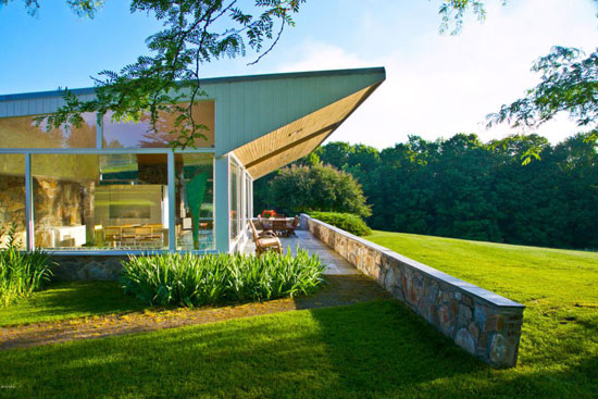 Marcel Breuer-designed Robinson House in Williamstown, Massachusetts ...